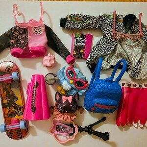 Monster High G3 Clothing and accessories Lot